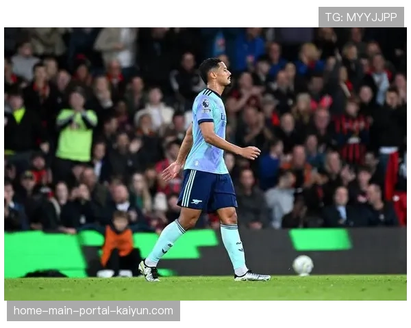 阿森纳后防失误分析:萨利巴折射丢球,集体失位目送斯科特单刀 阿森纳后防失误分析:萨利巴折射丢球,集体失位目送斯科特单刀